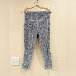 🔥Athleta Black and White Patterned Leggings🔥